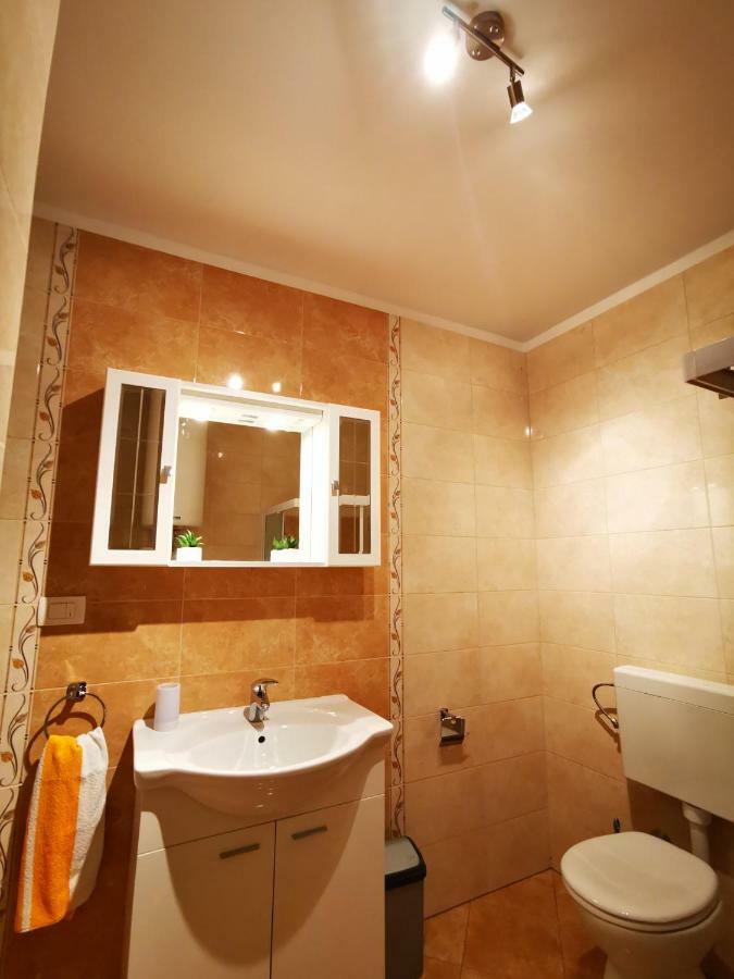 Apartmani Franciska Раб Екстер'єр фото